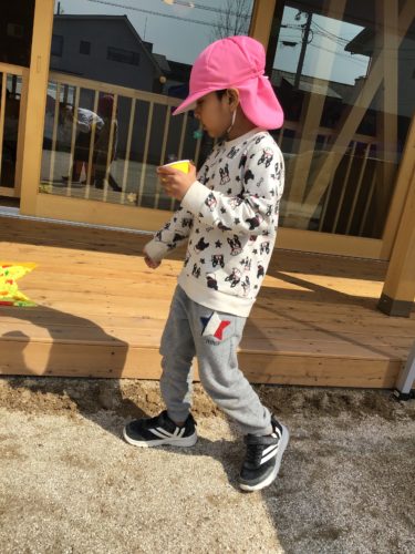 園庭に種をまきました！