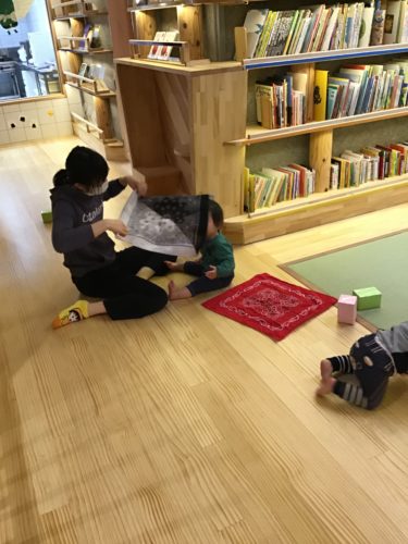 廊下でのんびり