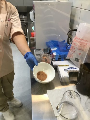 手作りの出汁を使っています。