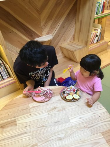 ピクニックごっこ