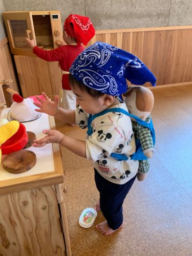 おままごとに夢中！