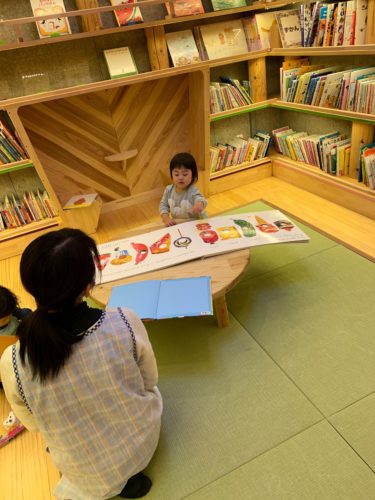 絵本を暗唱しています