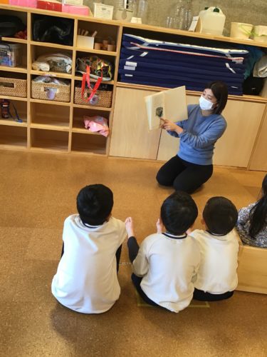 朝の読み聞かせ