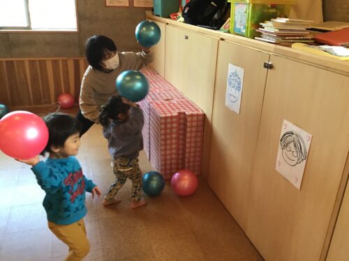 ボール遊び