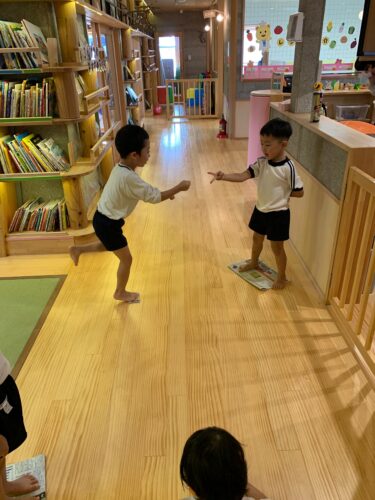 新聞紙ジャンケン