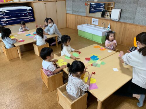 ノリや、おはながみを使って