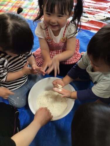 小麦粉ねんど遊び