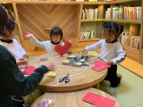 クリスマスの飾りをつくったよ。