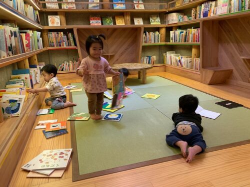 絵本の部屋にて